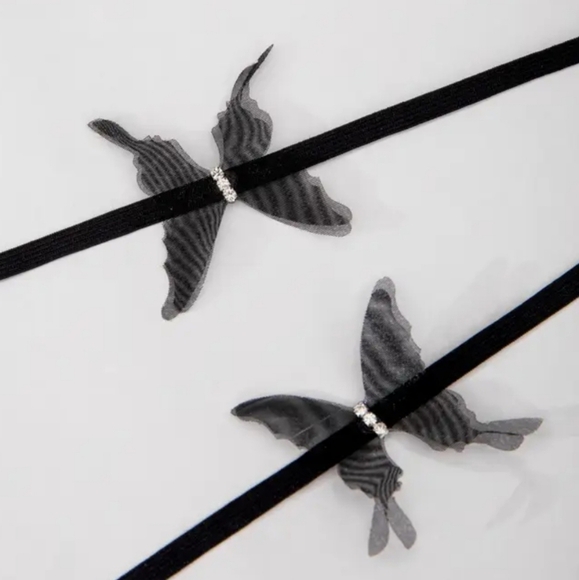 Elegant Black Butterfly Arm Wrap - Picture 2 of 4